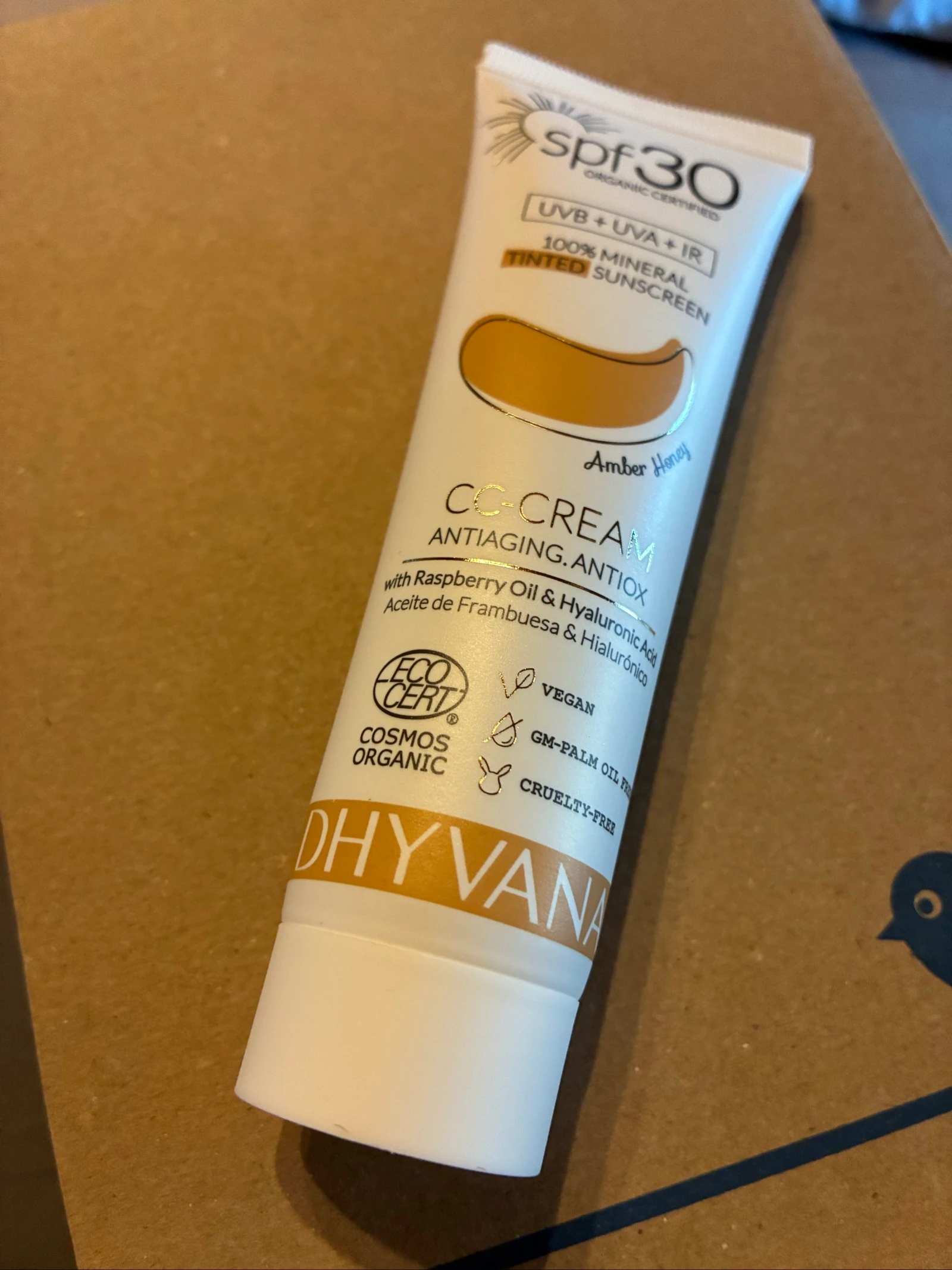 Crème solaire teintée